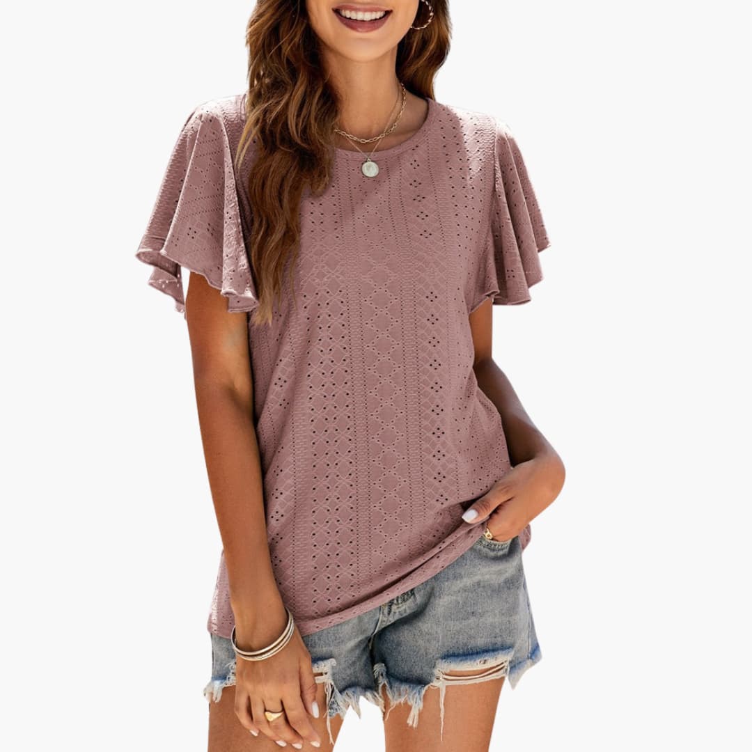 Färgglad dam t-shirt med rund hals och volangärmar. En kortärmad, elegant och bekväm topp för kvinnor.