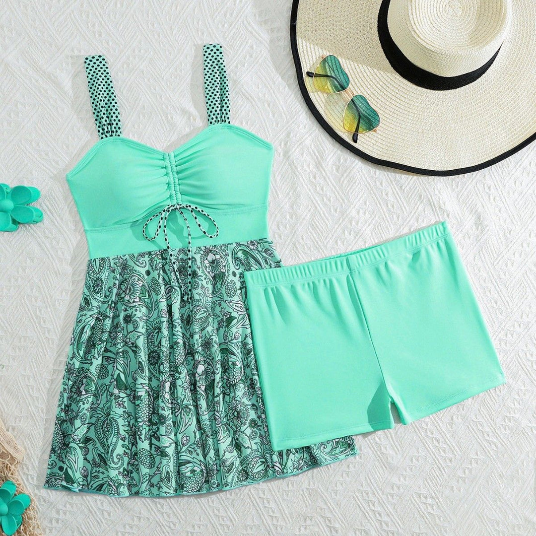 Dam baddräkt tankini-set. Smickrande topp med rynkning & separat blommig kjol. Perfekt för en chic sommarlook.