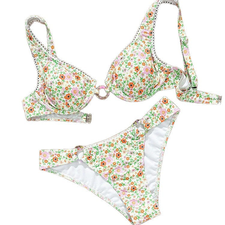 Blommönstrad damtriangelbikini i gult med genomskinliga axelband. Komfortabel & elastisk för strand & pool.