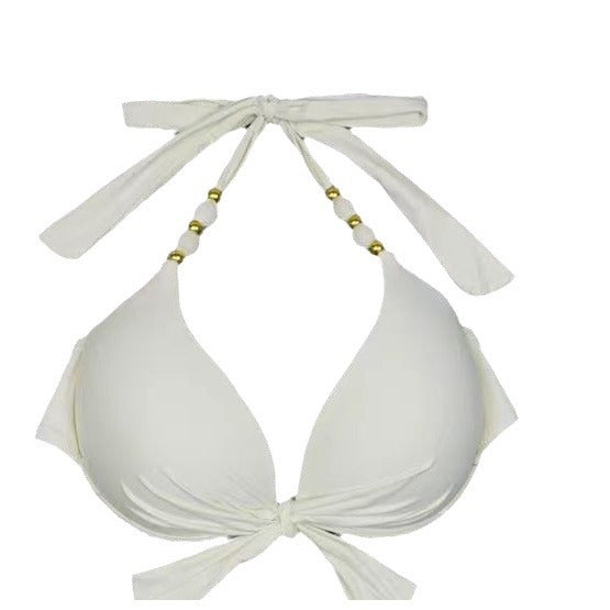 Vit triangelbikini för damer, med justerbara axelband och elegant knutdetalj. Ultimat strandmode.