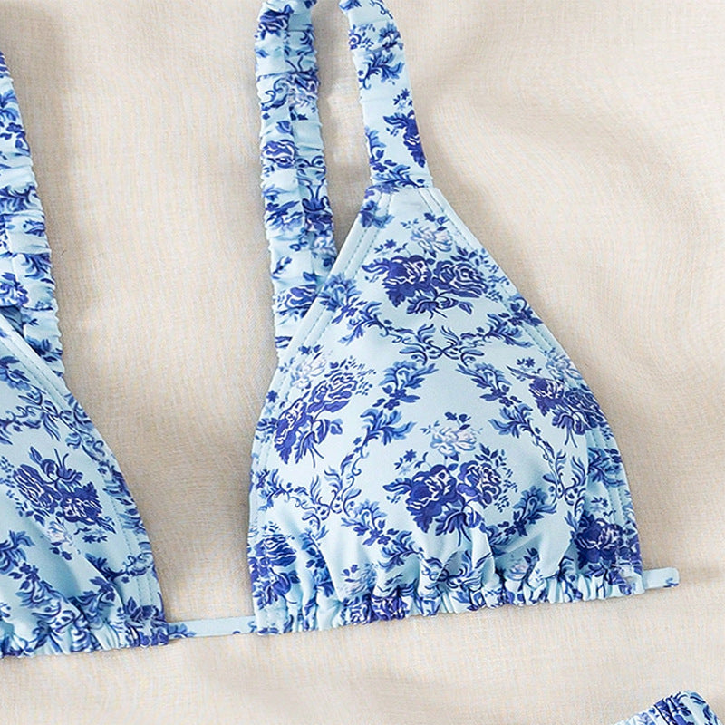 Justerbart dam bikini set med blommönster och trekantstopp. Bekväma badkläder för strand och poolsemester.