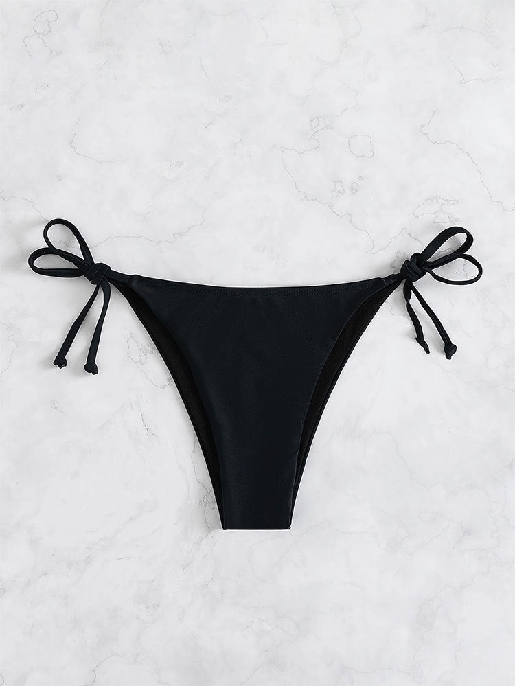 Damers badkläder: Triangeltopp bikini med justerbara band, för en chic och elegant strandlook.