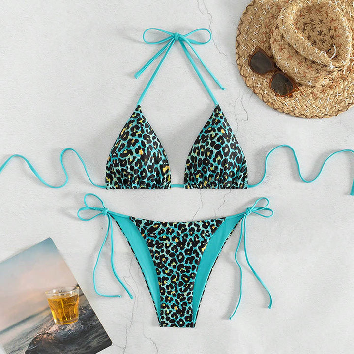 Bekväm dam triangelbikini med zebraprint. Justerbara knytband för optimal sommarstil och bad.