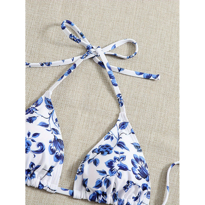 Vacker blommig sarong för dam, matchar triangelbikini. Mångsidigt strandplagg, lätt och luftigt. Sommarstil.