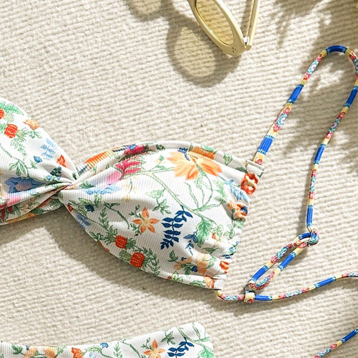 Trendig triangelbikini för dam med vackert blommönster, justerbar passform för sommarens badkläder.