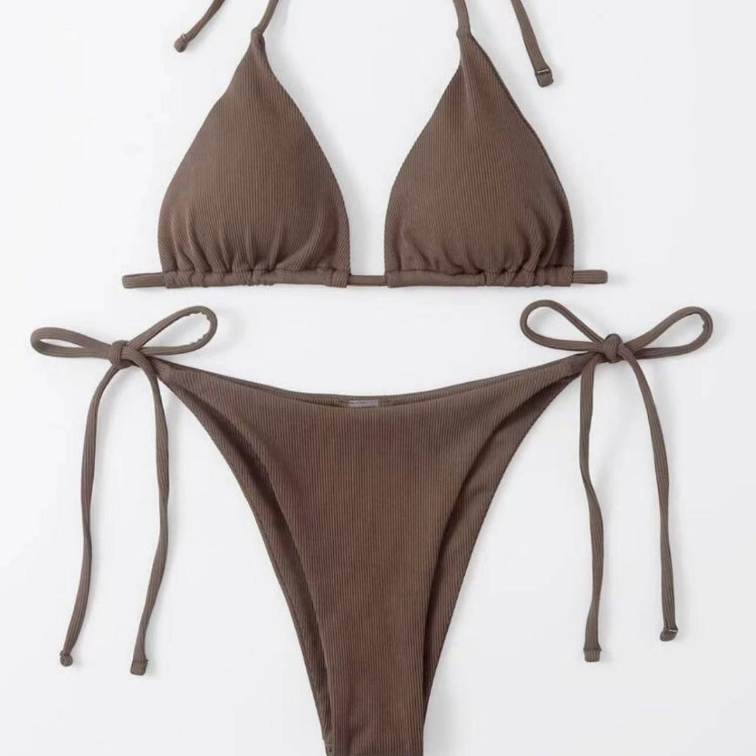 Stilren dam triangelbikini-set med sidoknutar för bekväm passform. Sommar-badkläder & strandmode.