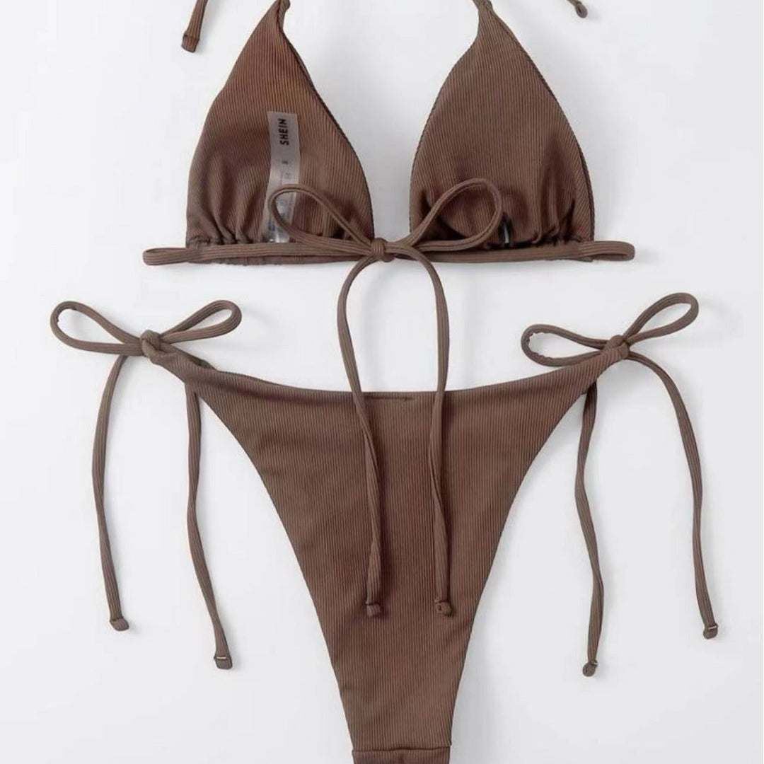 Justerbar triangelbikini för dam, snabbtorkande material. Perfekt för soliga dagar vid poolen eller stranden.