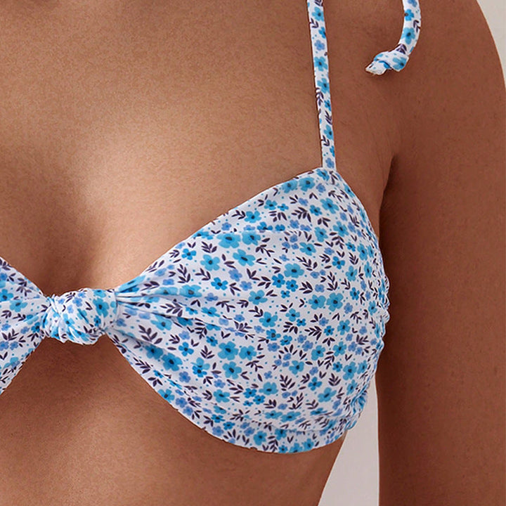 Trendig dam triangel-bikini med blommönster för strand och pool. Utmärkt sommar badkläder.