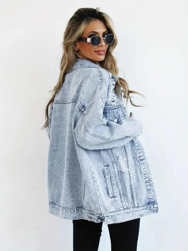 Casual damjacka i denim, vattentålig och oversized med mysig huva.