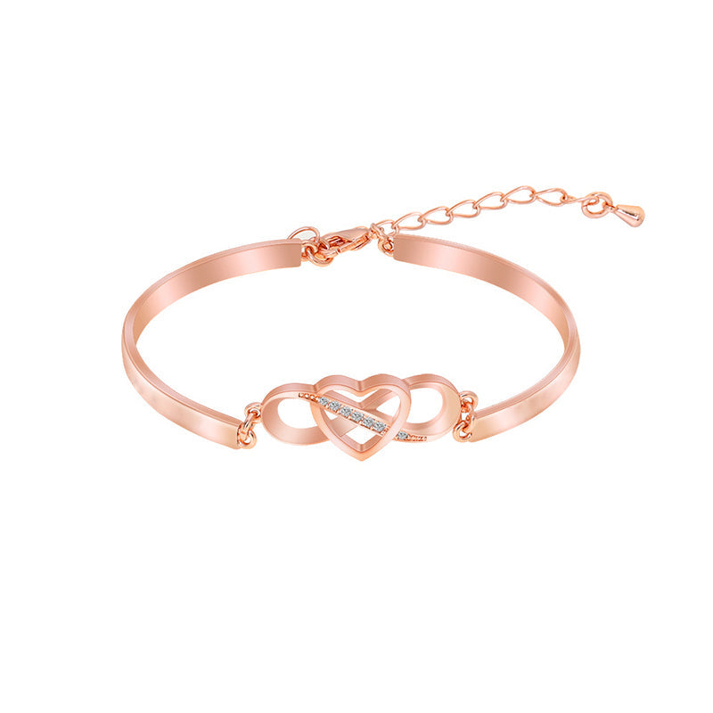 Armband i roseguld och silver med hjärtberlock för dam, elegant design och perfekt present till mamma.