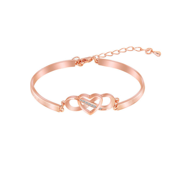 Armband i roseguld och silver med hjärtberlock för dam, elegant design och perfekt present till mamma.
