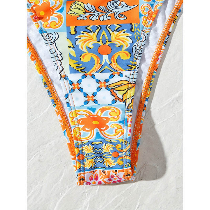 Snygg triangelbikini för kvinnor, blommig design, med praktiska justerbara remmar.