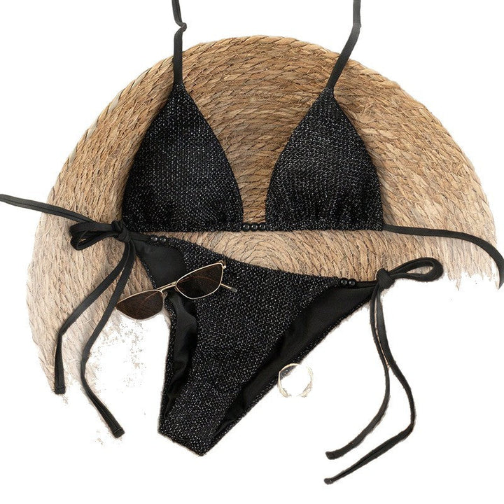 Bekväm dambikini med justerbara snören, triangeldesign och elegant knut för optimal passform.