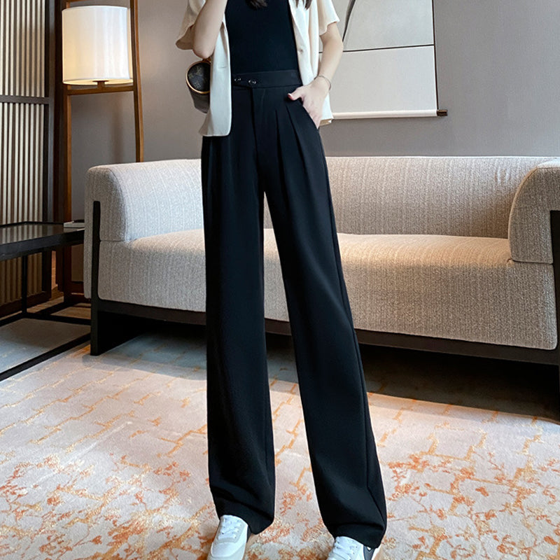 "Dambyxor med hög midja och vida ben i elegant stil, framifrån, slät textur, andningsbart material, chic och självsäker look.