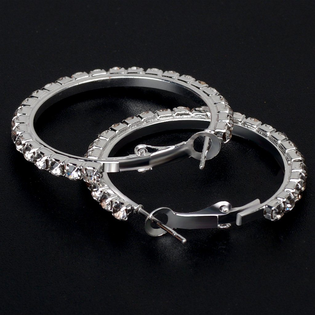 "Dameleganta örhängen i glänsande strass silver med tunnband design, perfekta för sofistikerad stil."