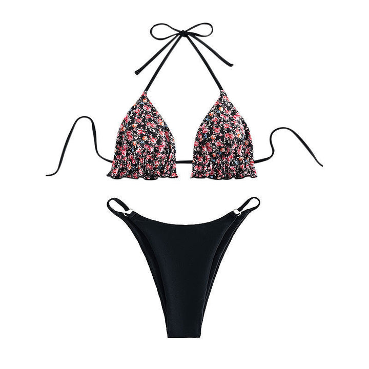 Svart blommig bikini för dam, triangeltopp & högskuren trosa. Stilfulla badkläder för sommar & pool.