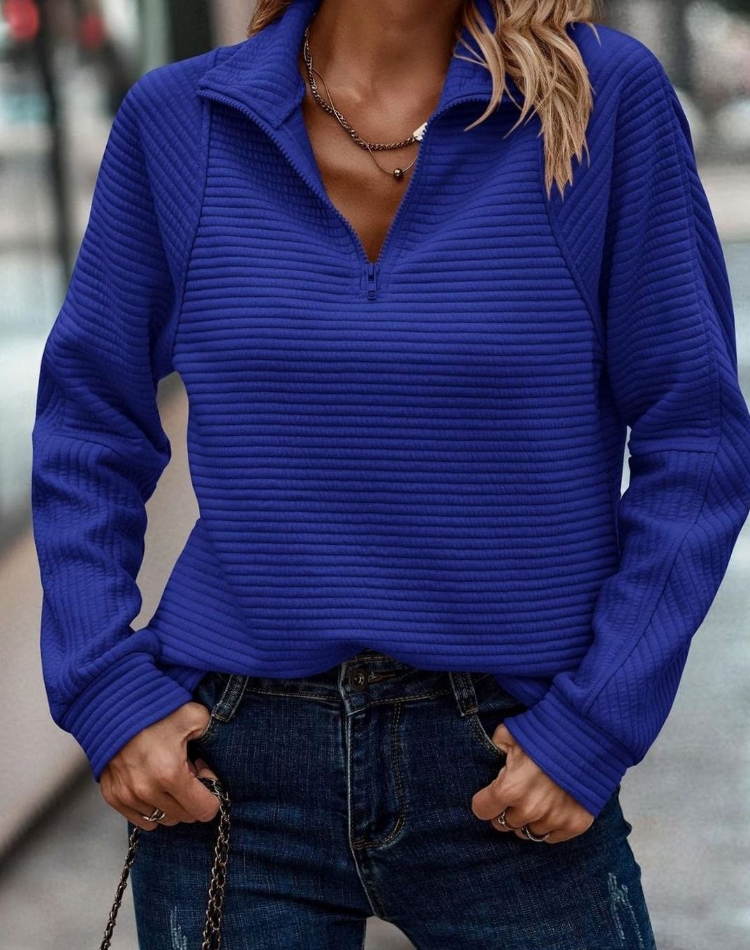 Blå ribbstickad pullover för dam i oversize-modell