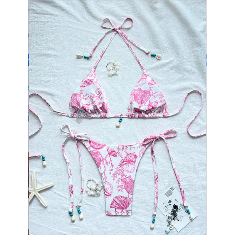 Bekvämt bikini-set för dam med snäckdetaljer och justerbara remmar, idealiskt för stranddagar och bad.