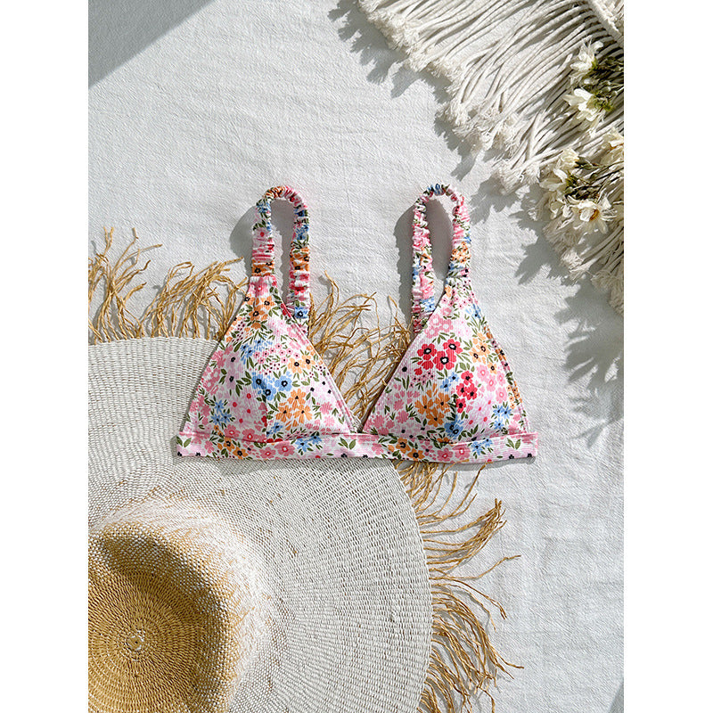 Damer triangel bikinitopp med lekfullt blommönster, perfekt för sommar och strand.