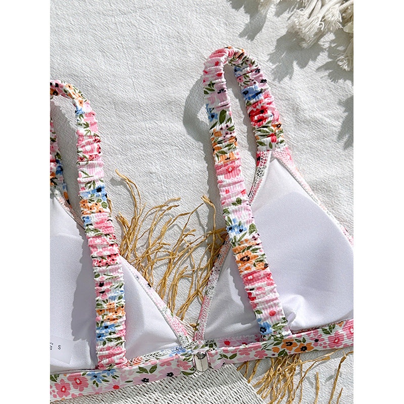 Elegant triangel bikinitopp i dambikini med justerbara band och somrigt blommönster för perfekt passform.