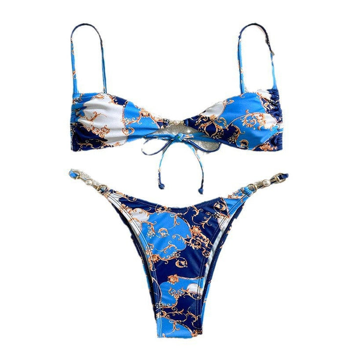 Bekväm triangelbikini dam, justerbar och elegant design med gyllene detaljer för soliga dagar.