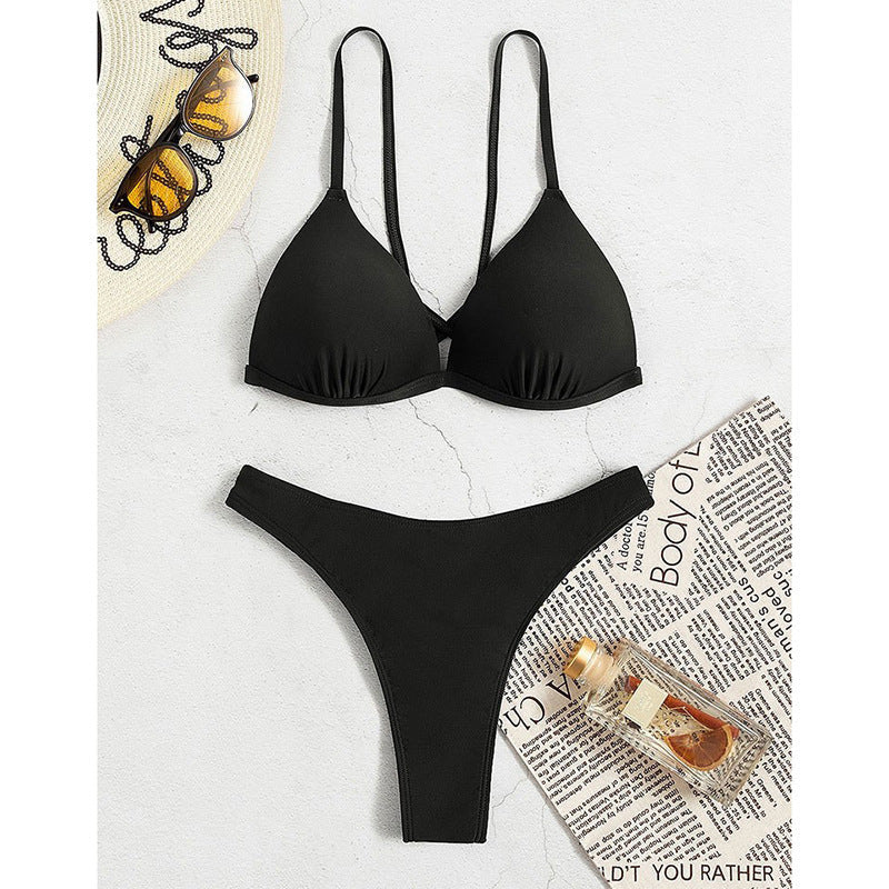 Stilren högskuren triangelbikini för damer, justerbar och bekväm för strandmode.