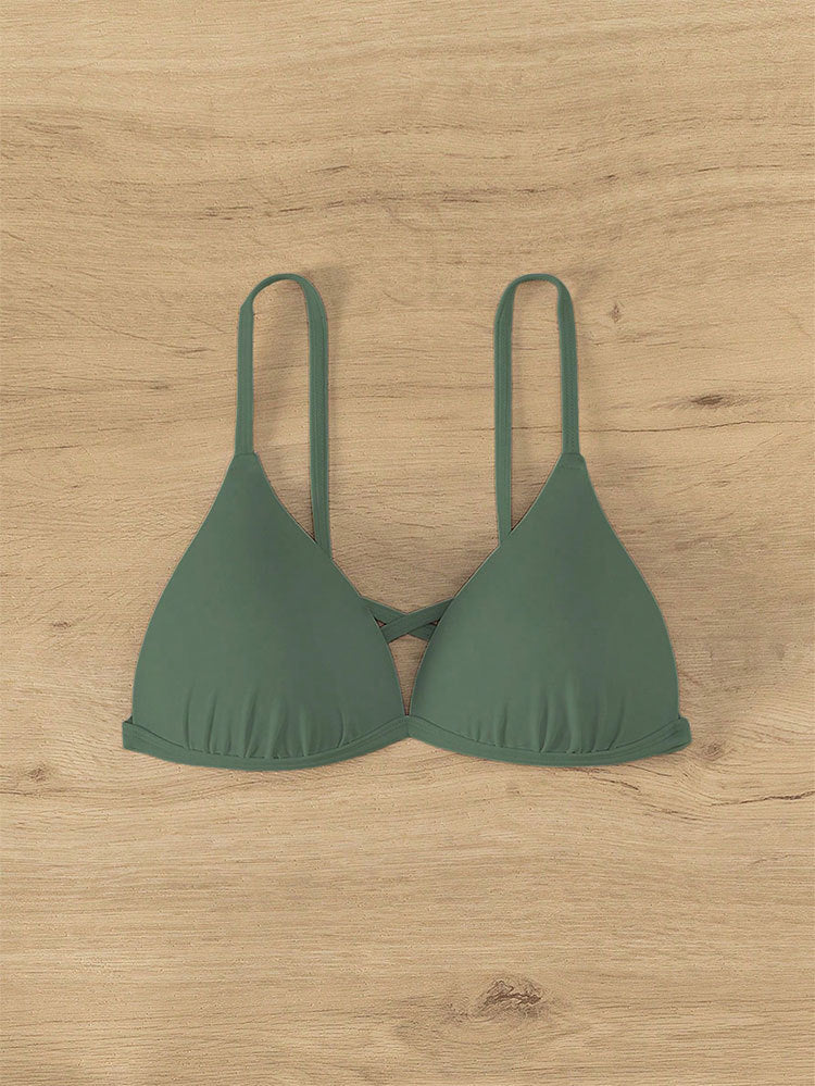 Justerbar triangelbikini för damer, högskuren stil för en elegant look på stranden i sommar.
