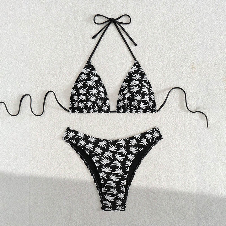 Kvinnors triangelbikini med grönt palmmönster, högbenskuren passform, bekväma badkläder för kvinnor.