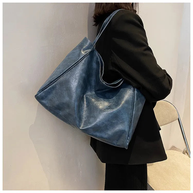 Kvinnors fashionabla axelväska, en mångsidig och rymlig hinkväska i modern stil.