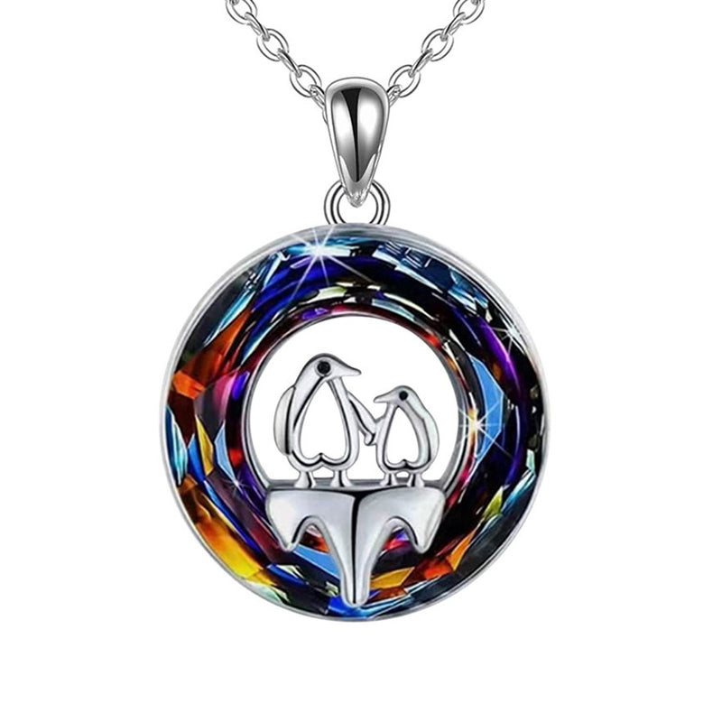 "Damhalsband med livets träd, kristallaccenter och smidig legering, symboliserar positiv energi och stil."