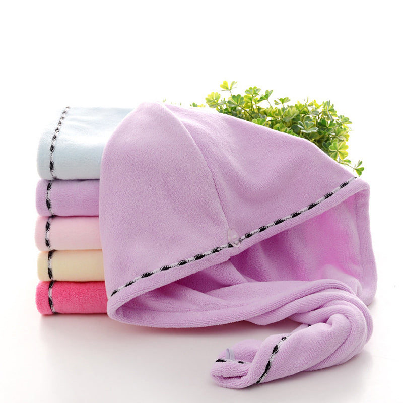 "Damhårduk i ljuslila mikrofiber, superabsorberande, elegant design, idealisk för snabb och skonsam hårtorkning."
