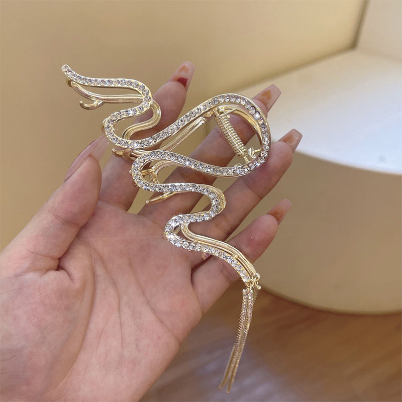 Damhårklämmor i strassmetall, guld och silver, elegant design, perfekt för stil och elegans, kvinnliga accessoarer.