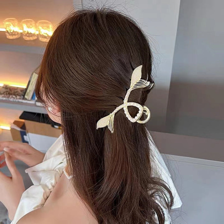 Damhårklämmor i strassmetall, guld och silver, elegant design, perfekt för stil och elegans, kvinnliga accessoarer.