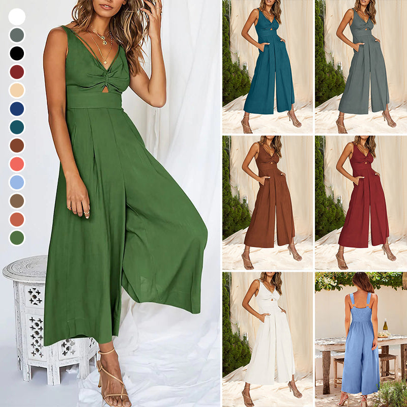 "Dams V-ringad jumpsuit med vida ben, unik utskärning framtill, somrig elegans och komfort i flera färger."