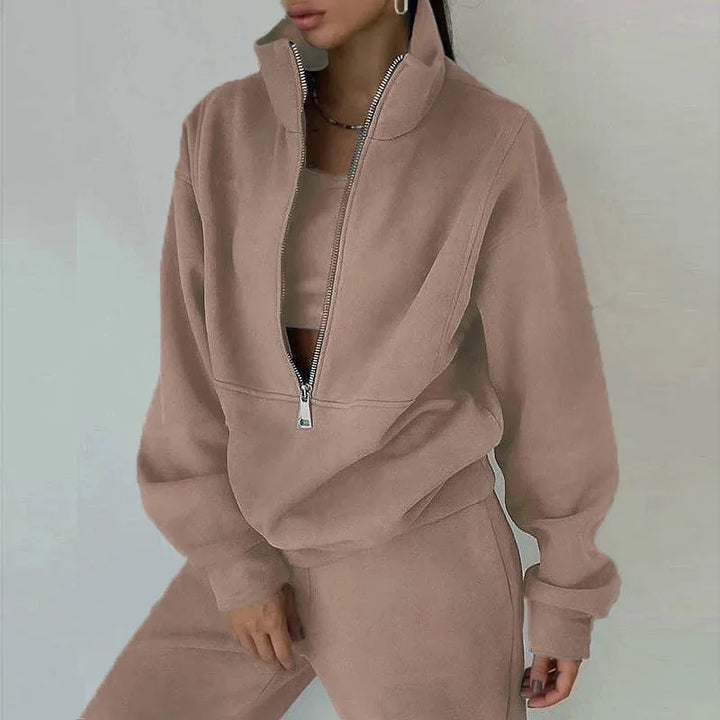 Damset Alexis, tvådelat set, med halvdragkedja och avslappnad passform. Modernt loungewear för kvinnor.