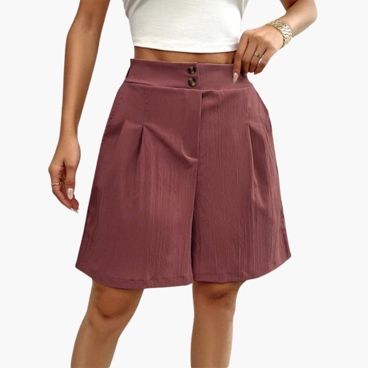 Mångsidiga damshorts med hög midja, sidofickor och dekorativa knappar. Perfekta för sommaroutfiten.