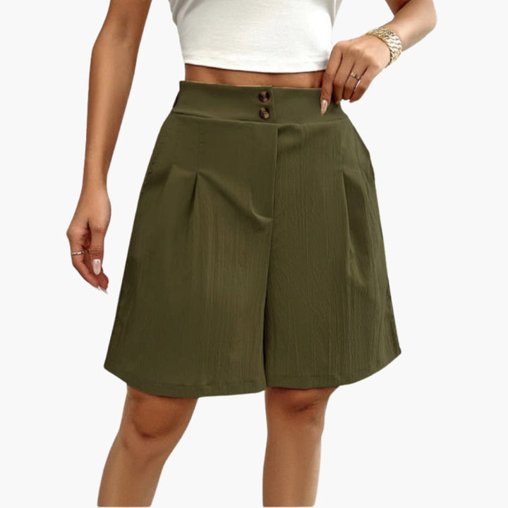 Stiliga högmidjade shorts för dam med praktiska sidofickor. Bekväma damkläder för soliga dagar.