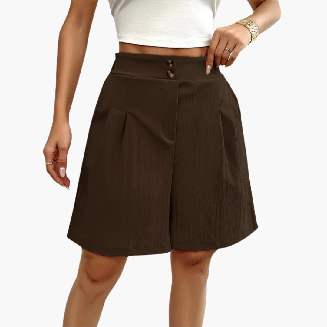 Sommarshorts med hög midja, designade med dekorativa knappar. Perfekta för en elegant och bekväm stil.