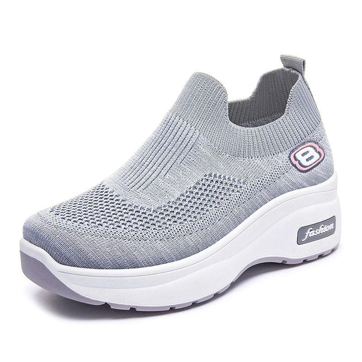 Stilrena damsneakers i mesh med plattformssula, perfekt för en bekväm och trendig look.
