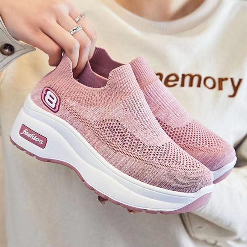 Stilrena damsneakers i mesh med plattformssula, perfekt för en bekväm och trendig look.