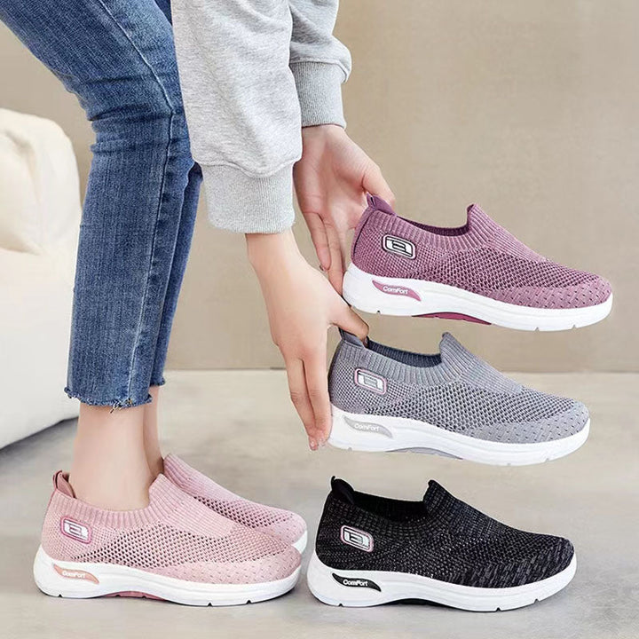 Stilrena damsneakers i mesh med plattformssula, perfekt för en bekväm och trendig look.