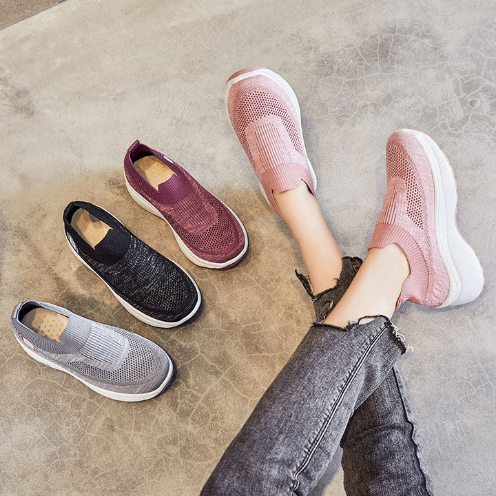 Stilrena damsneakers i mesh med plattformssula, perfekt för en bekväm och trendig look.