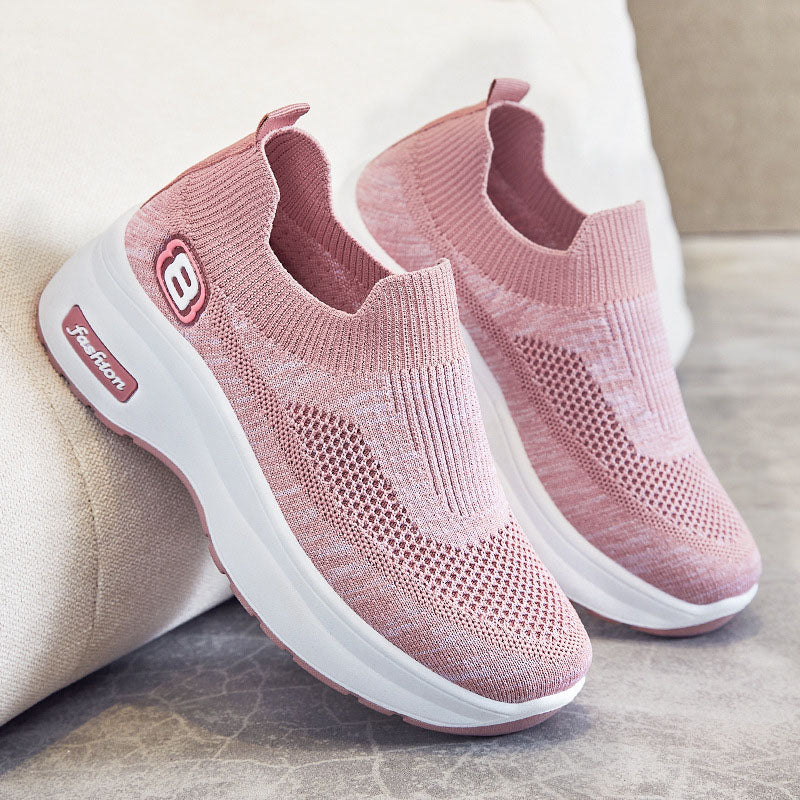 Stilrena damsneakers i mesh med plattformssula, perfekt för en bekväm och trendig look.