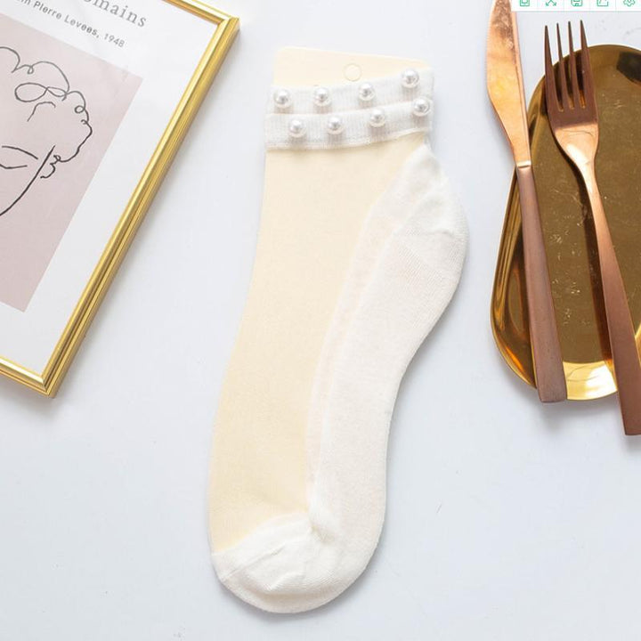 "Damsockor ankel i mjukt silke, andningsbara och lätta, i flera färger, eleganta och elastiska för optimal passform."