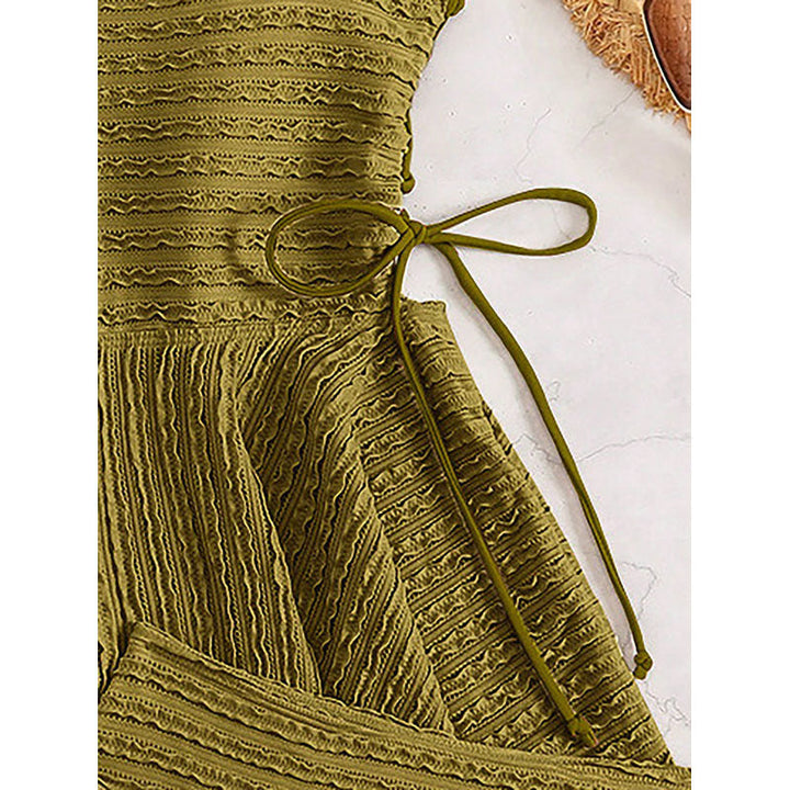 Elegant tvådelad damtankini i olivgrönt, bekväm för sommar och bad. Perfekt för strandmode.