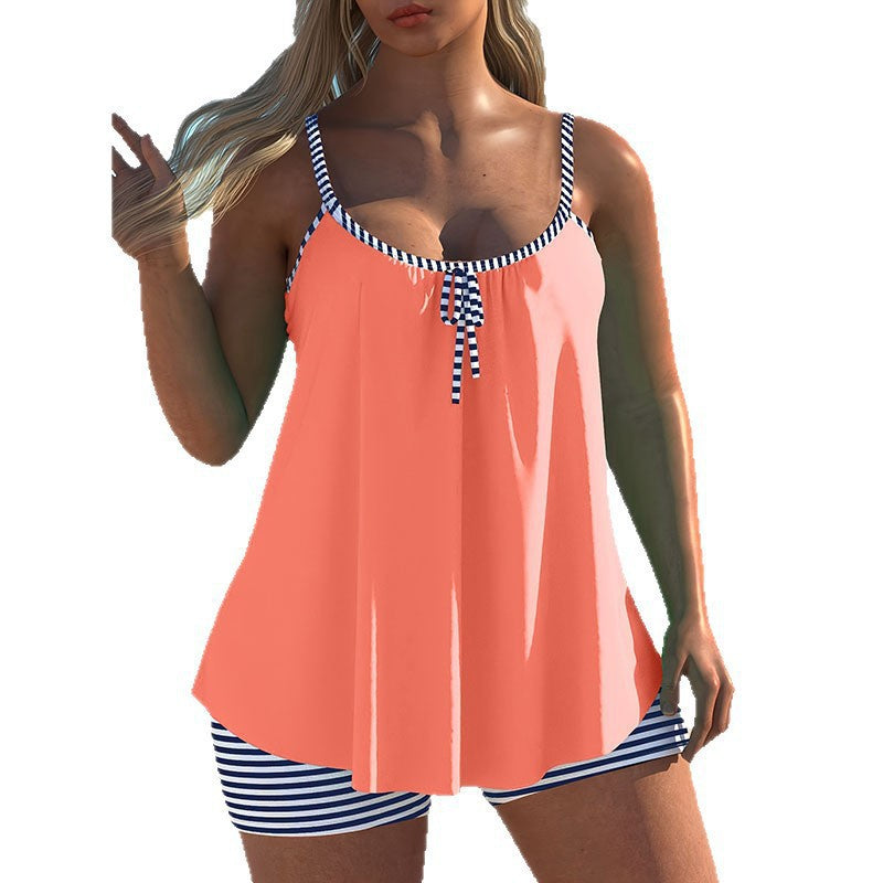 Damtankini-set: Snygg asymmetrisk topp och randiga shorts, ett måste för strand- och poolhäng i sommar.