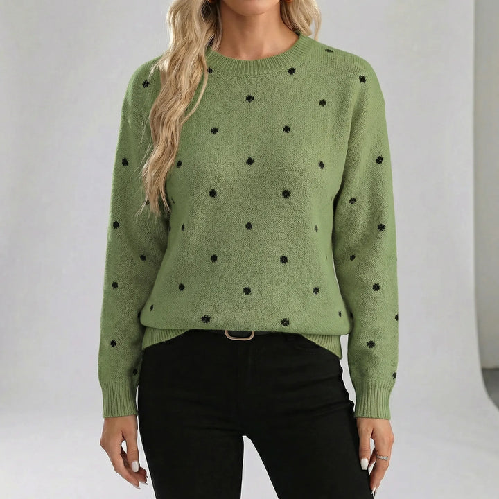 Höstmode: Damtröja "Lara" med prickar. Ledig och mysig passform för en avslappnad men stilfull look.