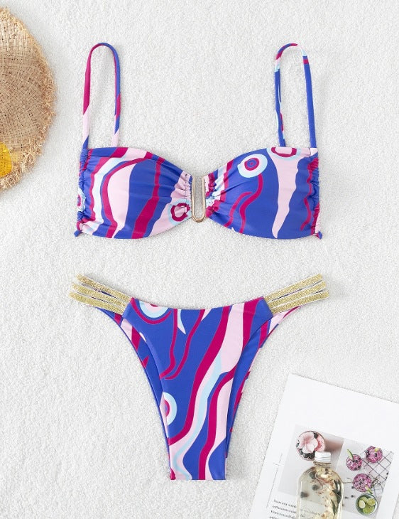 Sommarredo triangel-bikini för dam, med volanger & hög midja. Snabbtorkande strandmode i flera färger.