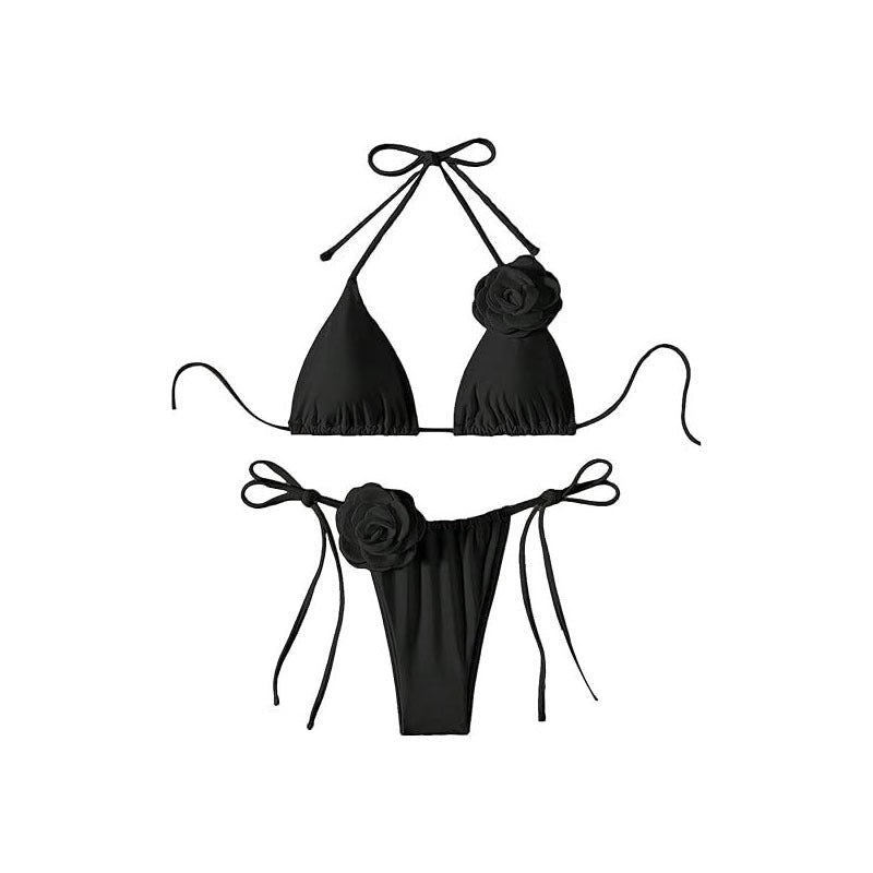 Justerbar damtriangelbikini med snabbtorkande material och charmiga blommiga applikationer för stranden.