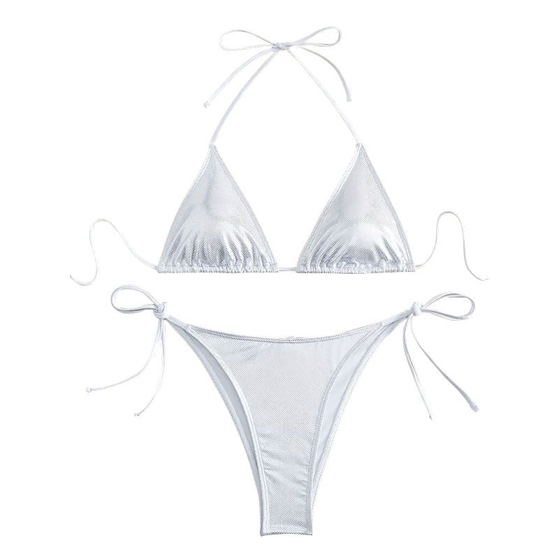 Trendig damtriangelbikini för sommar. Med justerbara axelband och högt skuren trosa för optimal stil.
